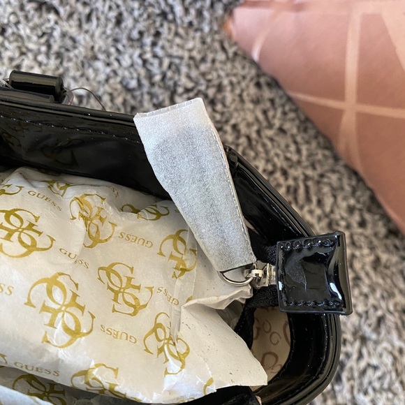 Guess Patent Tote: Style: THORNTON - Picture 2 of 5